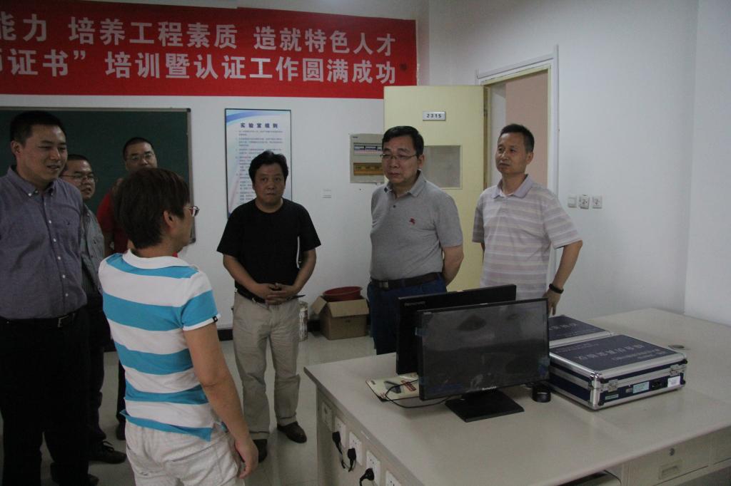 陈平社一行参观jinnianhui今年会实验室及各科室