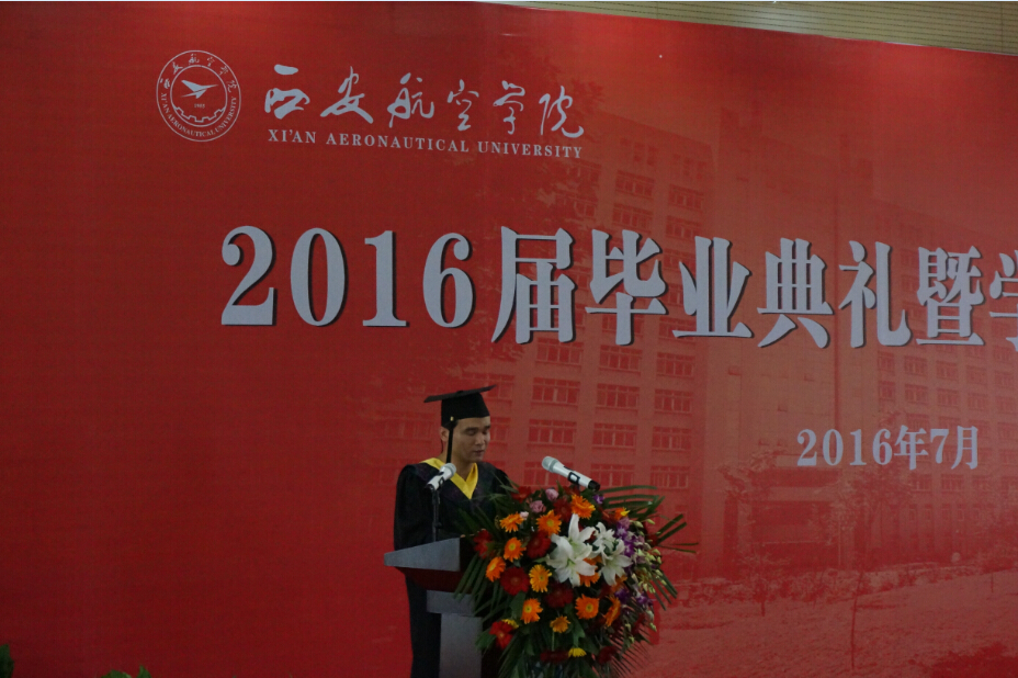 学生代表白欣鹏发言